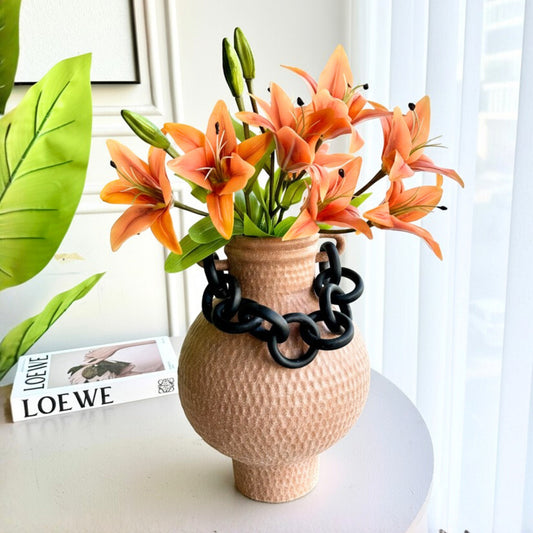 Hearth by La Muse – Handmade Ceramic Vase for Modern Homes