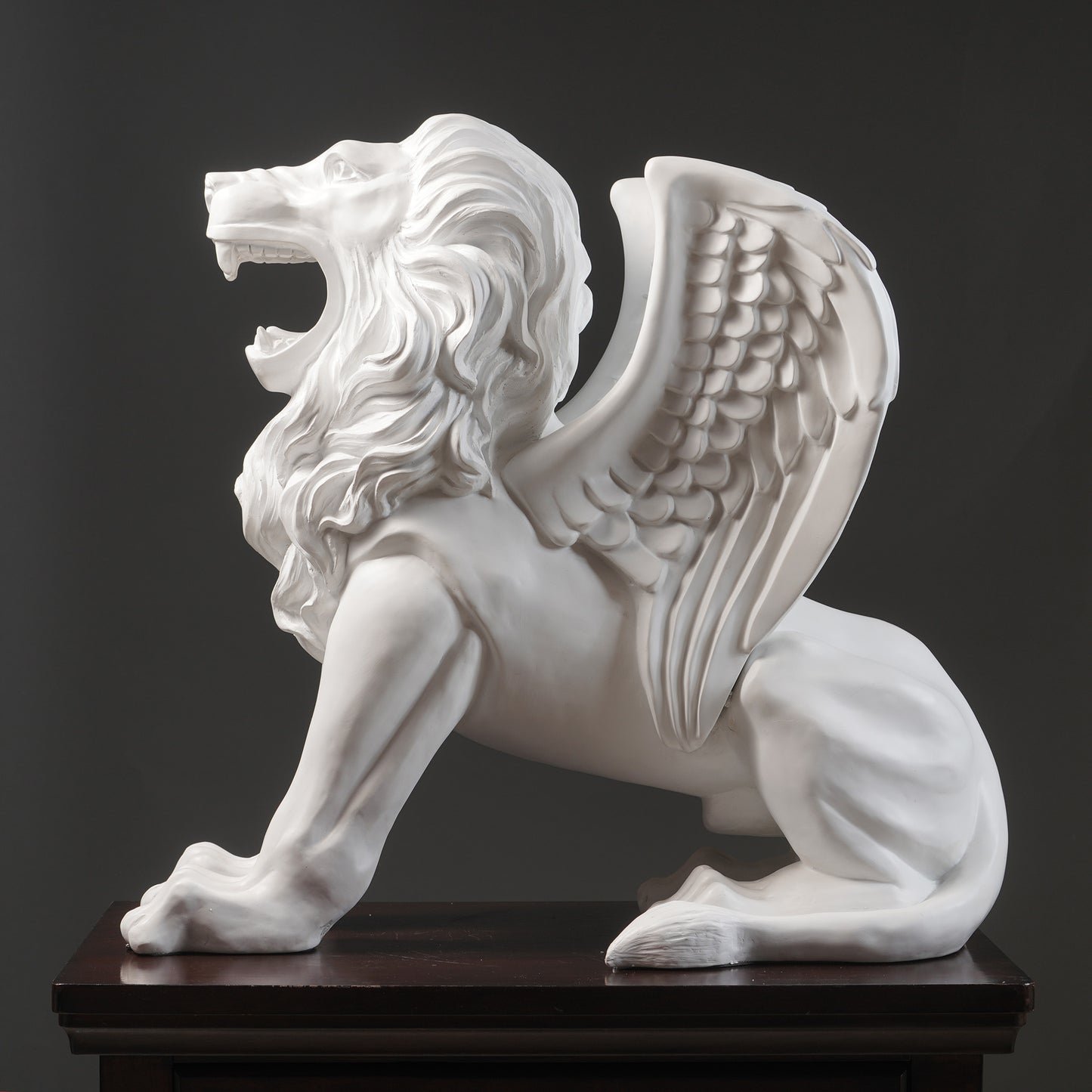 Showpiece The Blizzard Guardian: Roaring Lion Sculpture 2.3 Feet