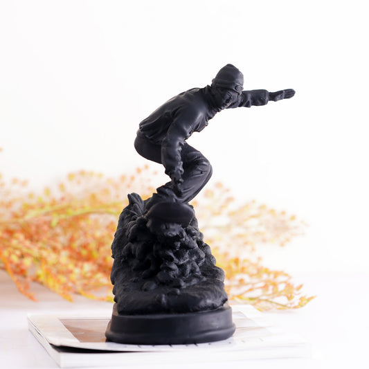 Showpiece Edge of the Wild - Snowboarding Human Figurine