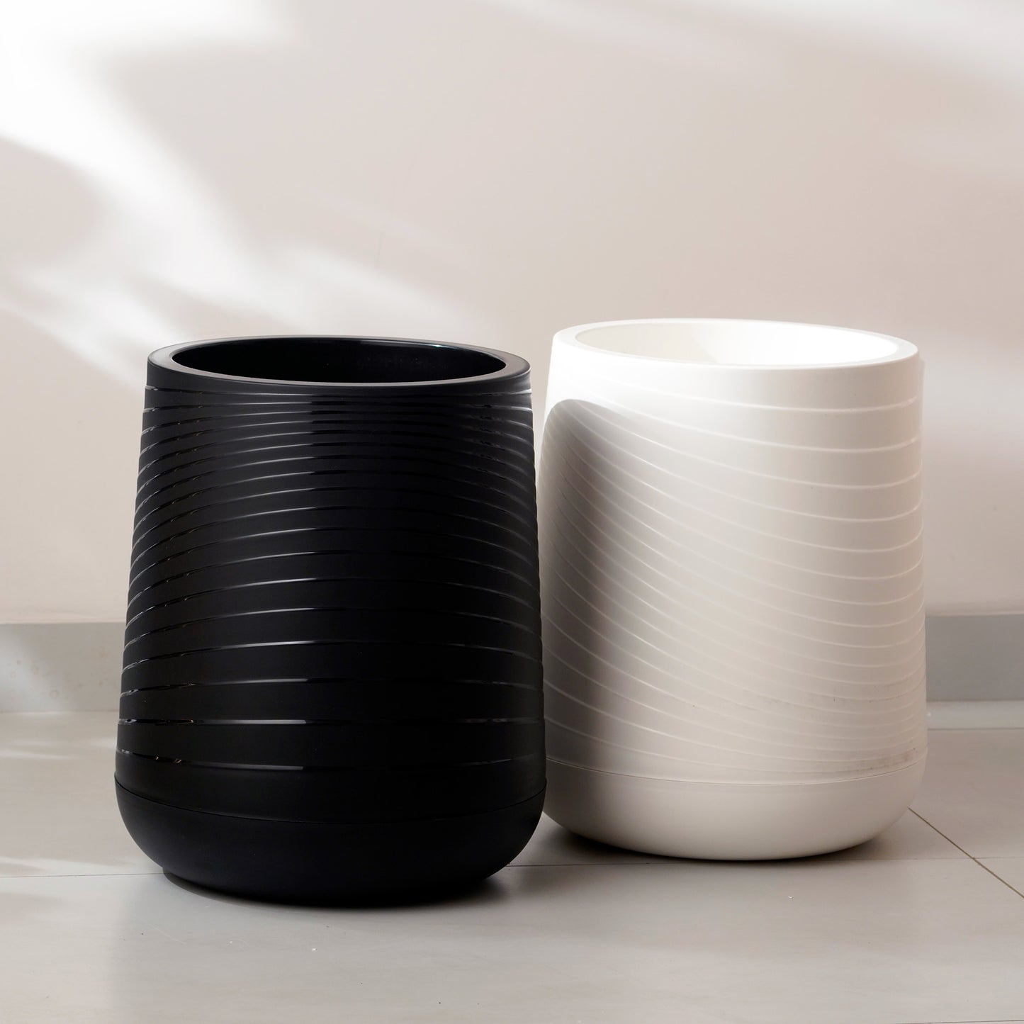 Scalar - Black Plant Pot ( 20" x 14")