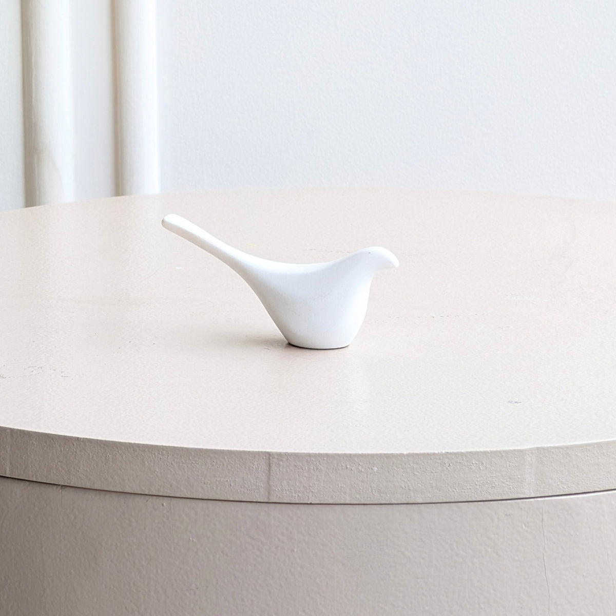 Flock small white resin bird showpiece, product view