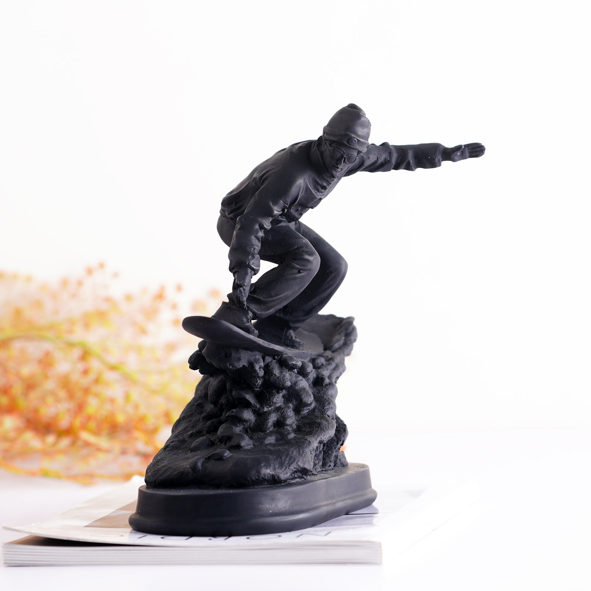 Showpiece Edge of the Wild - Snowboarding Human Figurine