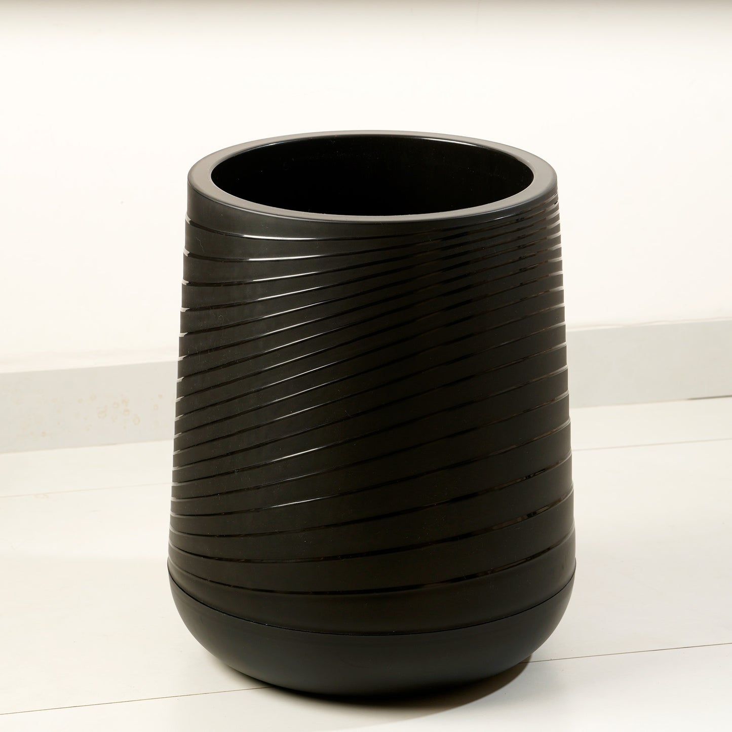Scalar - Black Plant Pot ( 20" x 14")