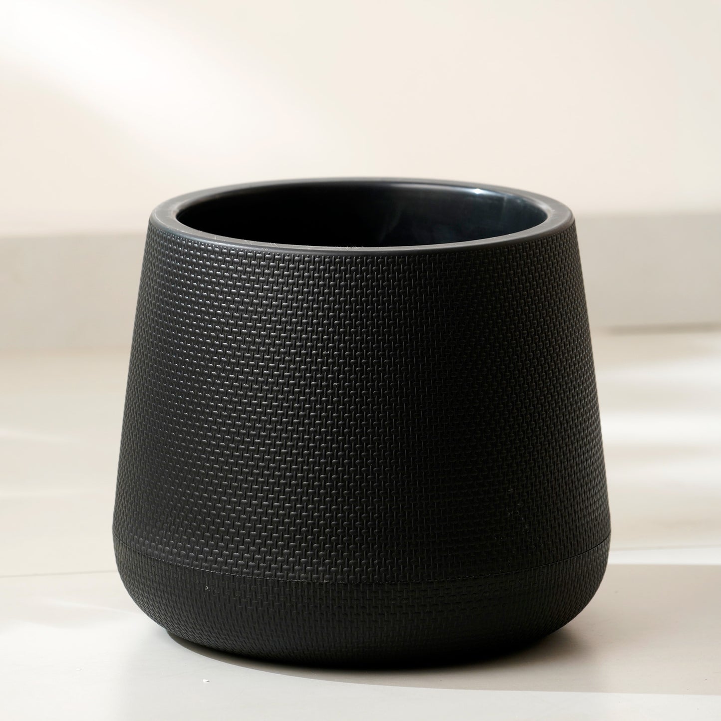 Mesa - Black Plant Pot ( 11" x 11")