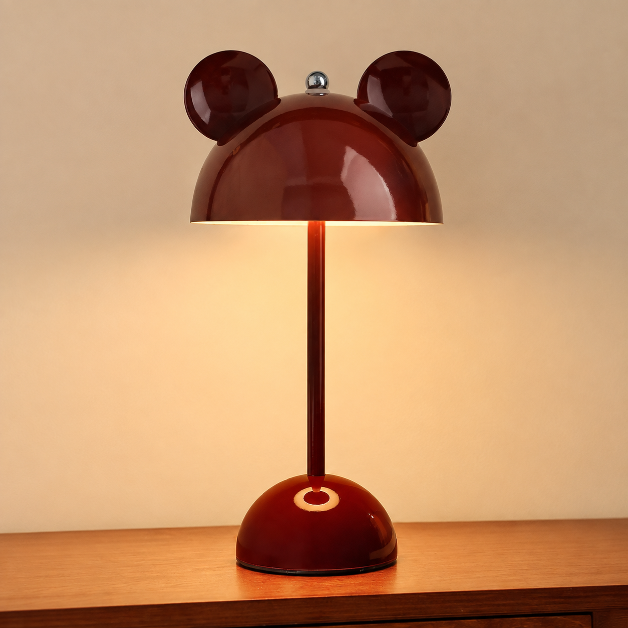 Mickey Glow table lamp close view