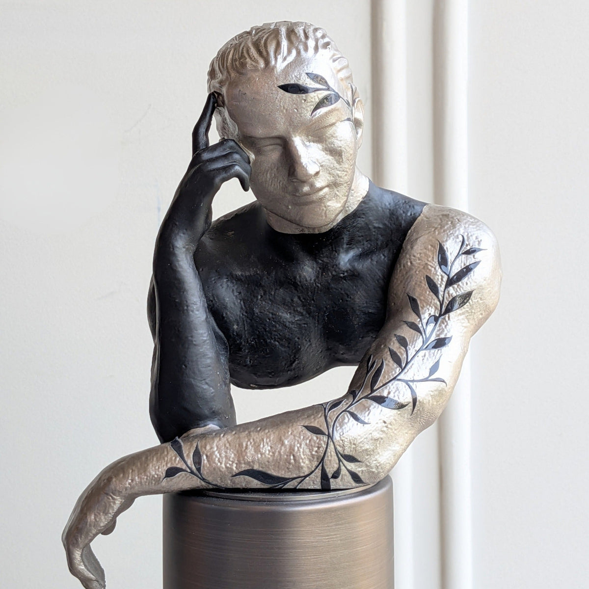 Close-up detail of the Pensive black and silver thinking man showpiece