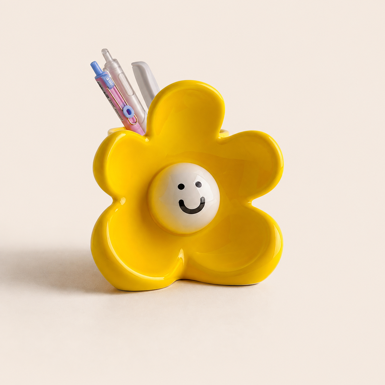Sunny flower-inspired ceramic desk organizer with pens