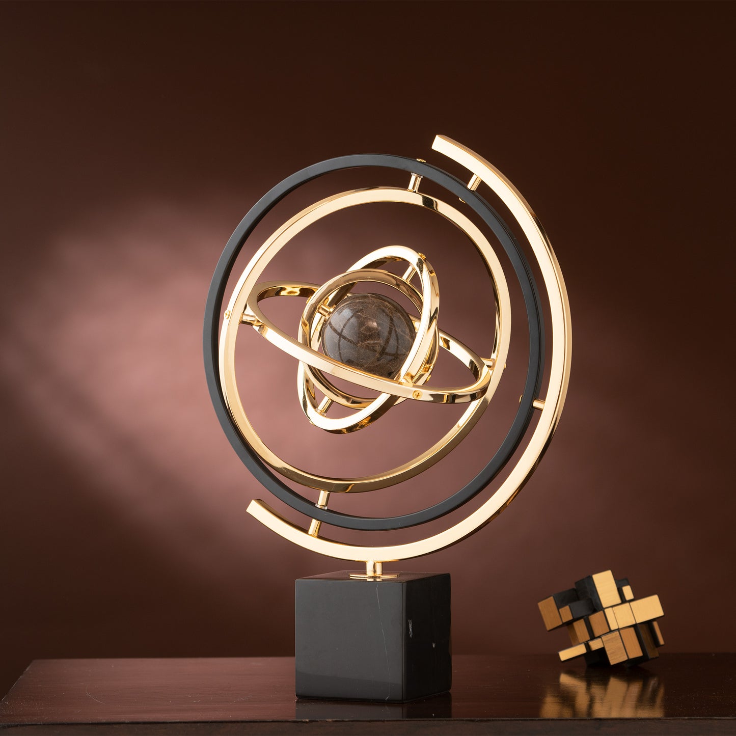 Showpiece Columbus’ Compass - Metal & Marble Table Showpiece