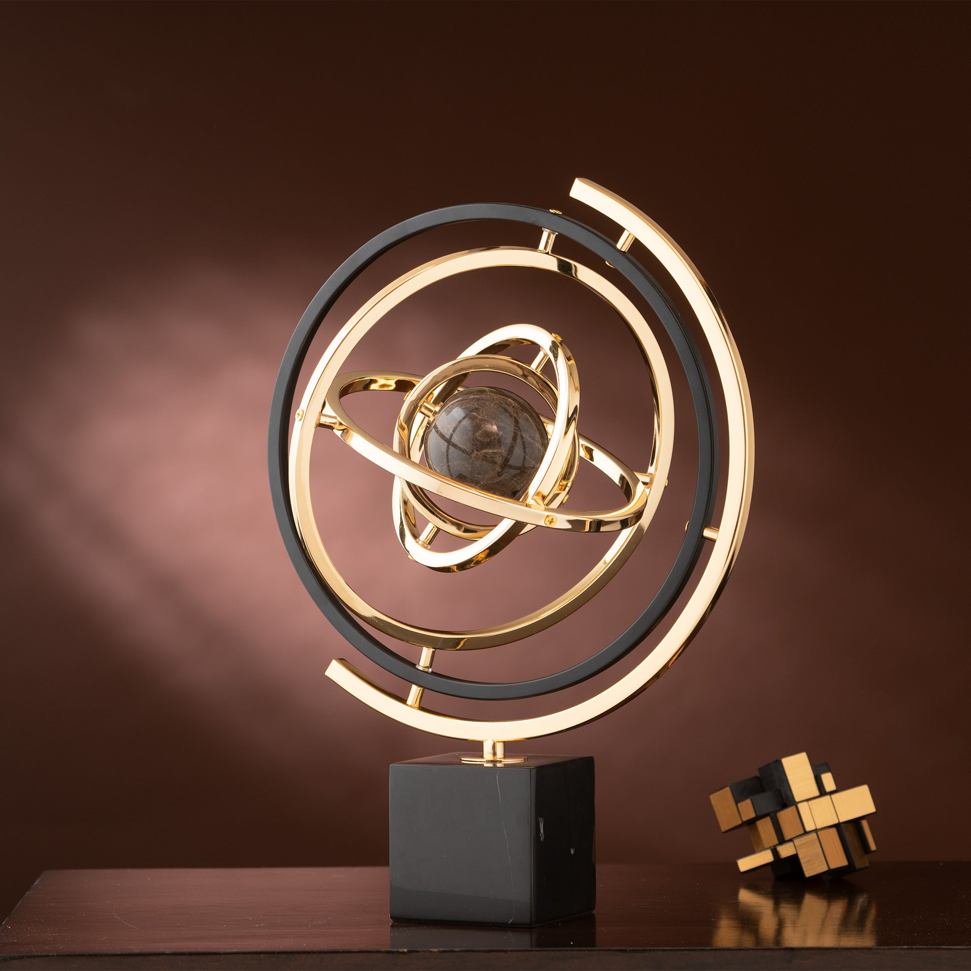 Showpiece Columbus’ Compass - Metal & Marble Table Showpiece