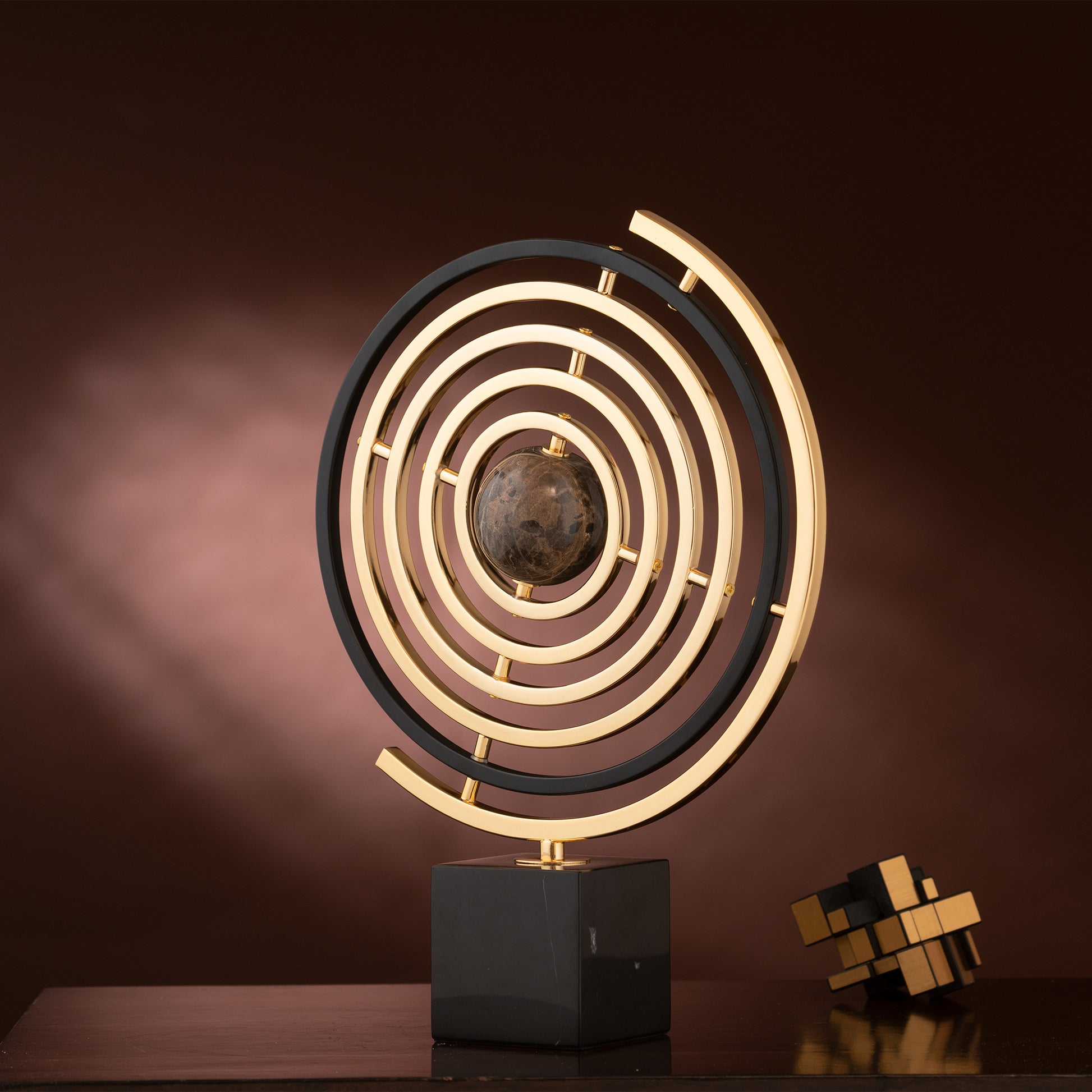 Showpiece Columbus’ Compass - Metal & Marble Table Showpiece